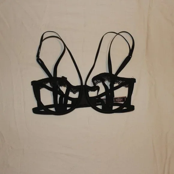 Victoria's Secret Very Sexy Caged Bra - Picture 7 of 13